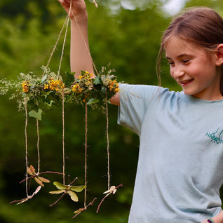 DIY with kindwaldundwiese: Summer dragonfly mobile made from maple seeds