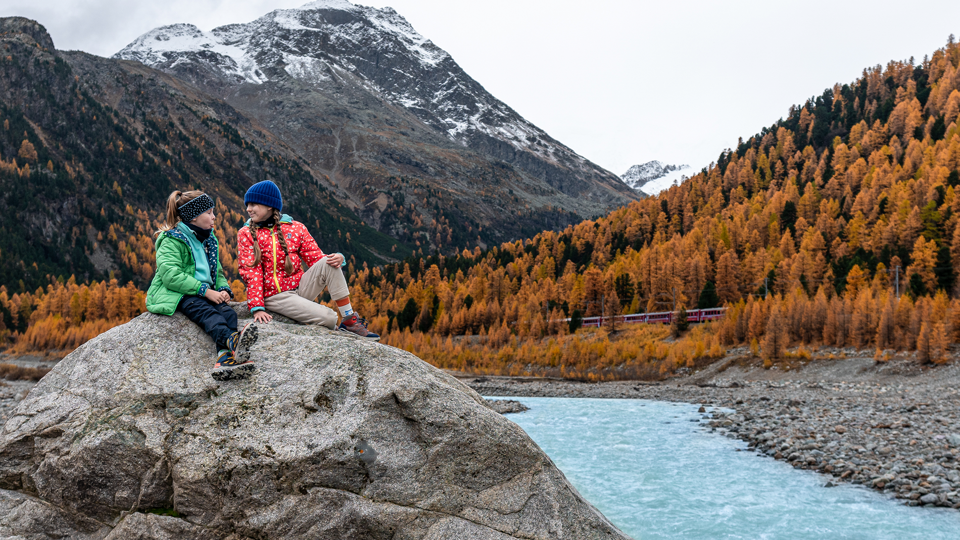 Family hikes in the Engadin: Between glacier views and golden larch trees