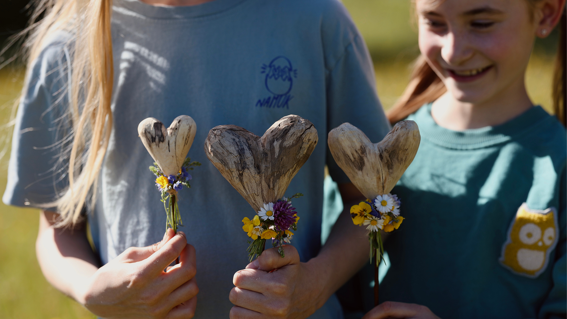 DIY with kindwaldundwiese: Carving wooden hearts for Mother's Day