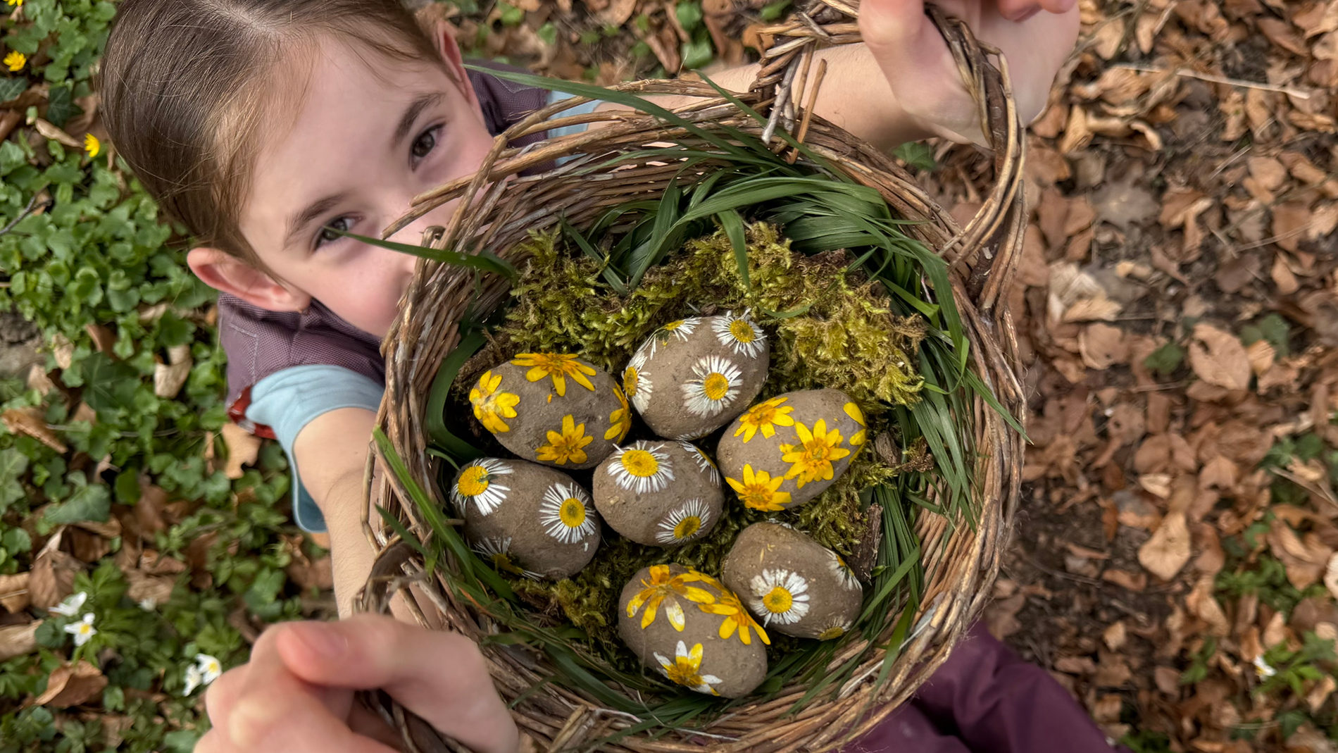 DIY with kindwaldwiese: Seed bombs in the shape of Easter eggs