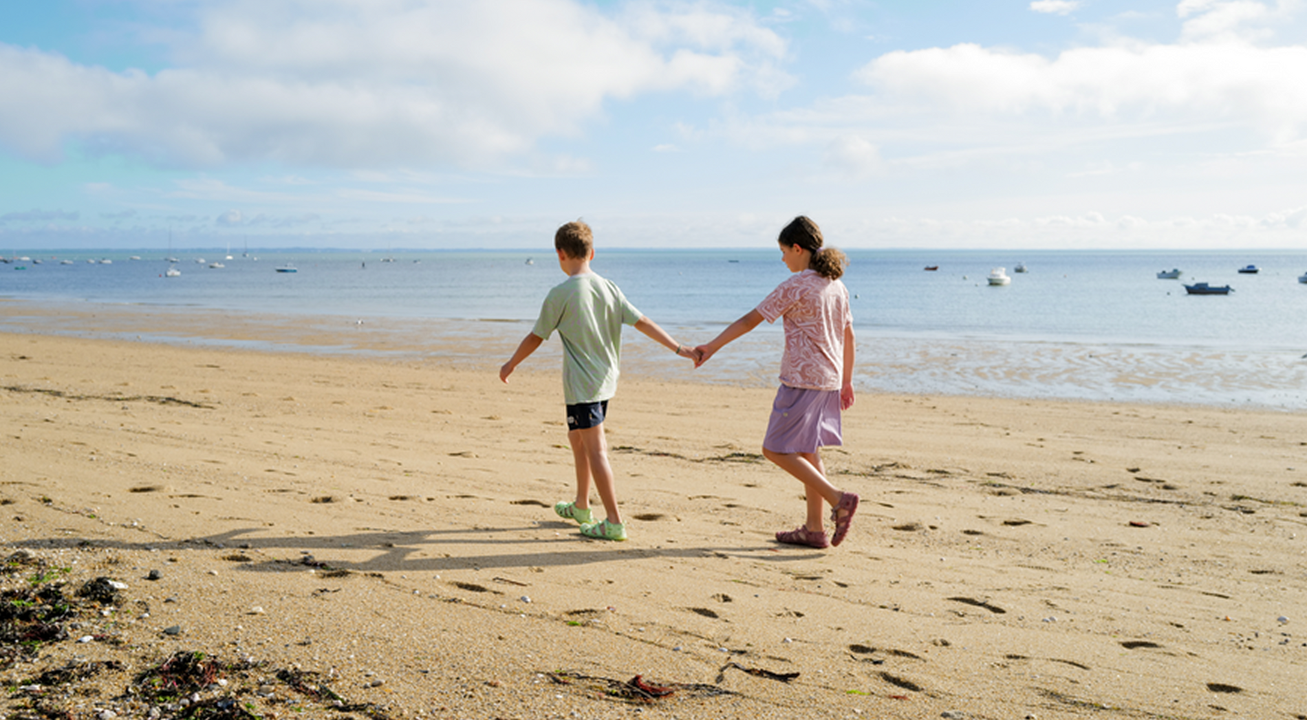Children in namuk Coba T-shirts and Linn everyday outdoor shorts
