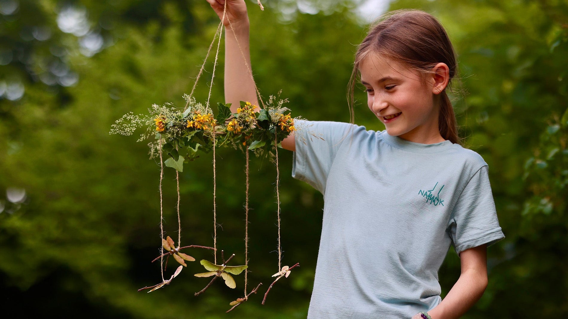 DIY with kindwaldundwiese: Summer dragonfly mobile made from maple seeds
