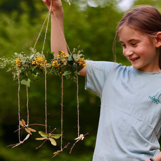 DIY with kindwaldundwiese: Summer dragonfly mobile made from maple seeds